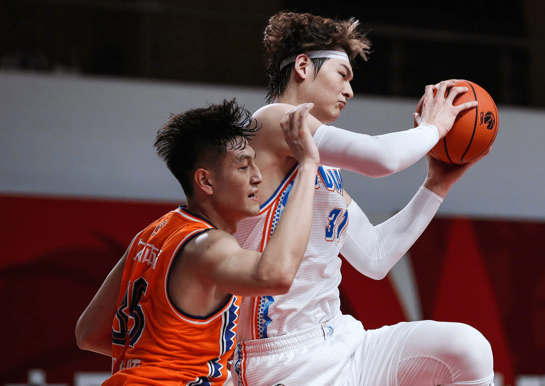 开云APP-100T翻盘SHR,Hanssama开启传奇时刻峡谷大战成都决赛之夜,点燃全场激情