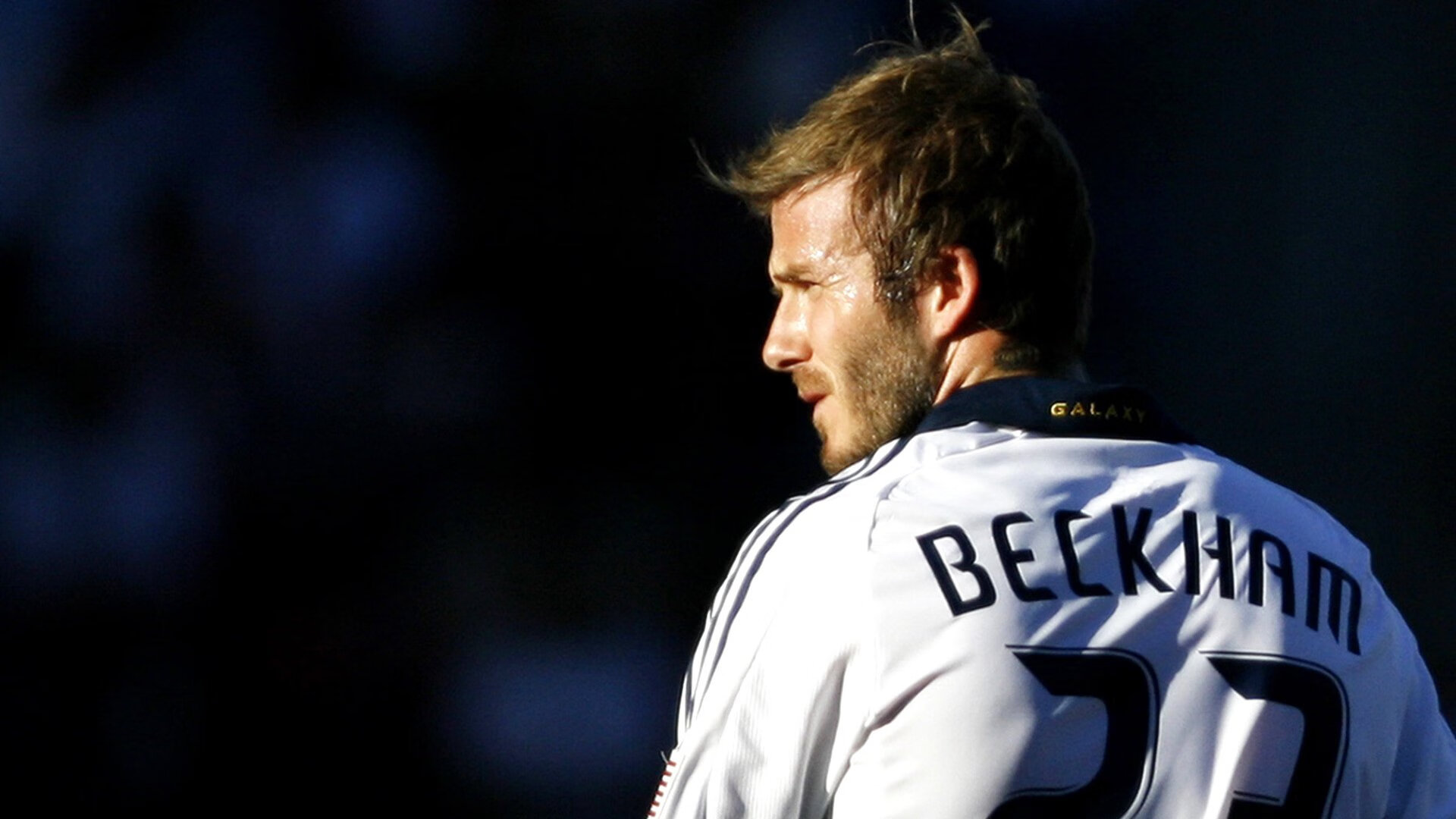 开云体育入口-美加墨世界杯热潮下的跨界启示，从雄鹿血拼黄蜂看体育焦点战的激情与智慧